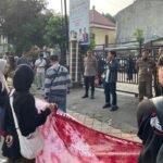 Diduga Rumah Kos Jadi Tempat Prostitusi, Mahasiswa Kepung Kantor Camat di Tangerang