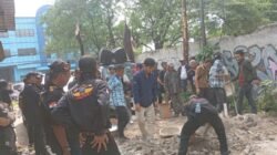 Jalan di Cipondoh Kota Tangerang yang Ditutup Akhirnya Dibongkar Massa Ormas