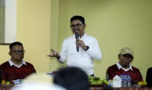 Semarak HUT RI, Wali Kota Tangerang Buka Turnamen Badminton Antar Kelurahan di Cipondoh