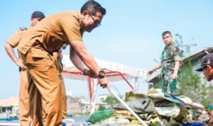 Begini Respons Cepat Camat Usai Embung Batusari Dipenuhi Sampah