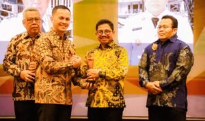 Sabet Anugrah Pimred Award, Sachrudin Wali Kota Terbaik Bidang Informasi dan Komunikasi Publik