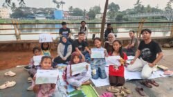 Perpustakaan Mini Pemkot Tangerang Terkunci, Mahasiswa Hidupkan Literasi di Atas Terpal