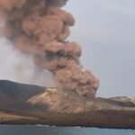 Gunung Anak Krakatau Erupsi, Warga dan Nelayan Diminta Waspada