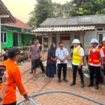Pemkot Tangsel Distribusikan 4000 Liter Air Bersih ke Warga Kekeringan di Keranggan