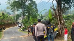 Truk Angkut Matrial Bangunan Terguling di Pamulihan, Sopir dan Kernet Luka-luka