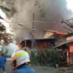 Kebakaran Landa Pabrik Dupa di Tangerang, Damkar Berjibaku Padamkan Api