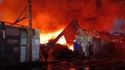 Pabrik Dupa di Tangerang Terbakar, 3 Rumah Warga Ikut Ludes Dilalap si Jago Merah