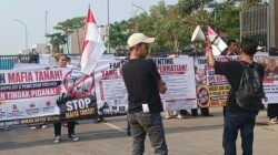 Warga Demo di Sutera Rasuna Tuntut APH Tangkap Oknum Preman