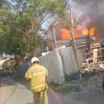 Lapak Limbah Proyek di Kota Tangerang Ludes Terbakar
