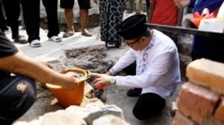 Maryono Letakan Batu Pertama Musala Islahuddaroin di Batuceper