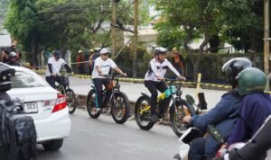Bersepeda Sambil Tinjau Perbaikan Jalan, Sachrudin: Dorong Percepatan dan Pastikan Kualitas 