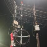Tetap Pasang Kabel, Petugas Trantibum Bakal Kembali Tindak Tiang Internet Ilegal di Karang Tengah