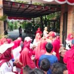 Ribuan Warga Pinang Tumpah Ruah Ikut Gerak Jalan Sehat HUT ke-81 RI