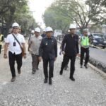 Tinjau Perbaikan Jalan M Toha, Sachrudin Pastikan Tuntas Sesuai Target