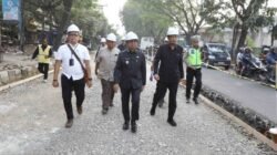 Tinjau Perbaikan Jalan M Toha, Sachrudin Pastikan Tuntas Sesuai Target