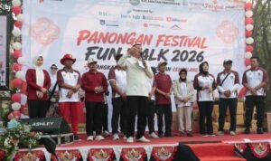 Maesyal Rasyid Lepas Peserta Fun Walk Semarak HUT ke-81 RI di Panongan