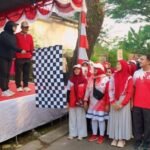 Wabup Intan Lepas Gerak Jalan HUT RI Warga Graha Lestari