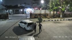 Pakai Mobil, Dua Pria Terekam CCTV Curi Motor di Gedung DPD KNPI Kota Tangerang