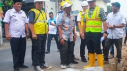 Antisipasi Longsor dan Banjir, Pemkot Tangsel Pasang Bronjong di Aliran Kali Angke Villa Pamulang