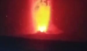 Abu Vilkanik Gunung Krakatau Meluas, Warga Kota Tangerang Diimbau Pakai Masker