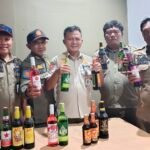 Bandel, Ratusan Botol Miras dari Dalam Ruko di Pondok Pucung Kembali Disita Petugas