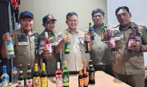 Bandel, Ratusan Botol Miras dari Dalam Ruko di Pondok Pucung Kembali Disita Petugas