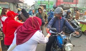 PMI Kota Tangerang Bagikan 10 Ribu Masker Gratis Antisipasi Abu Vulkanik Gunung Anak Krakatau