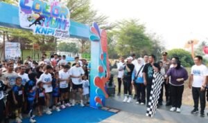 Intan Lepas Peserta Color Run dan Buka Liga Santri
