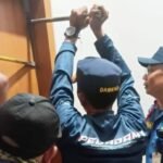Terkunci 5 Jam Dalam Kamar, Bocah 2 Tahun Dievakuasi Petugas Damkar